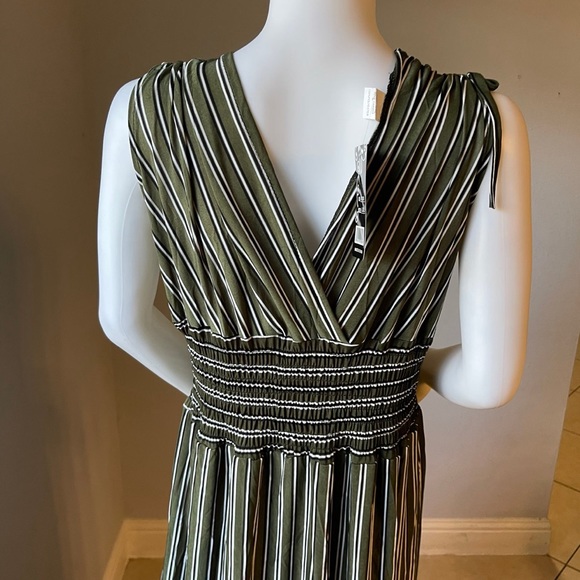 New Women’s green striped shorts romper jumpsuit size L/XL for size 14-16 - Picture 5 of 8